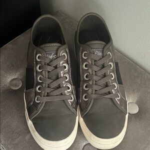 Womans Casual blowfish Sneakers - Black and Gray